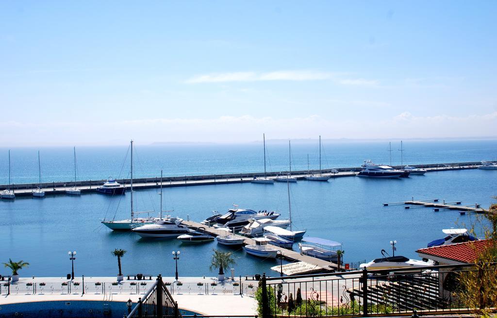 Baratero Vlas Marina Apartment Sveti Vlas Exterior foto