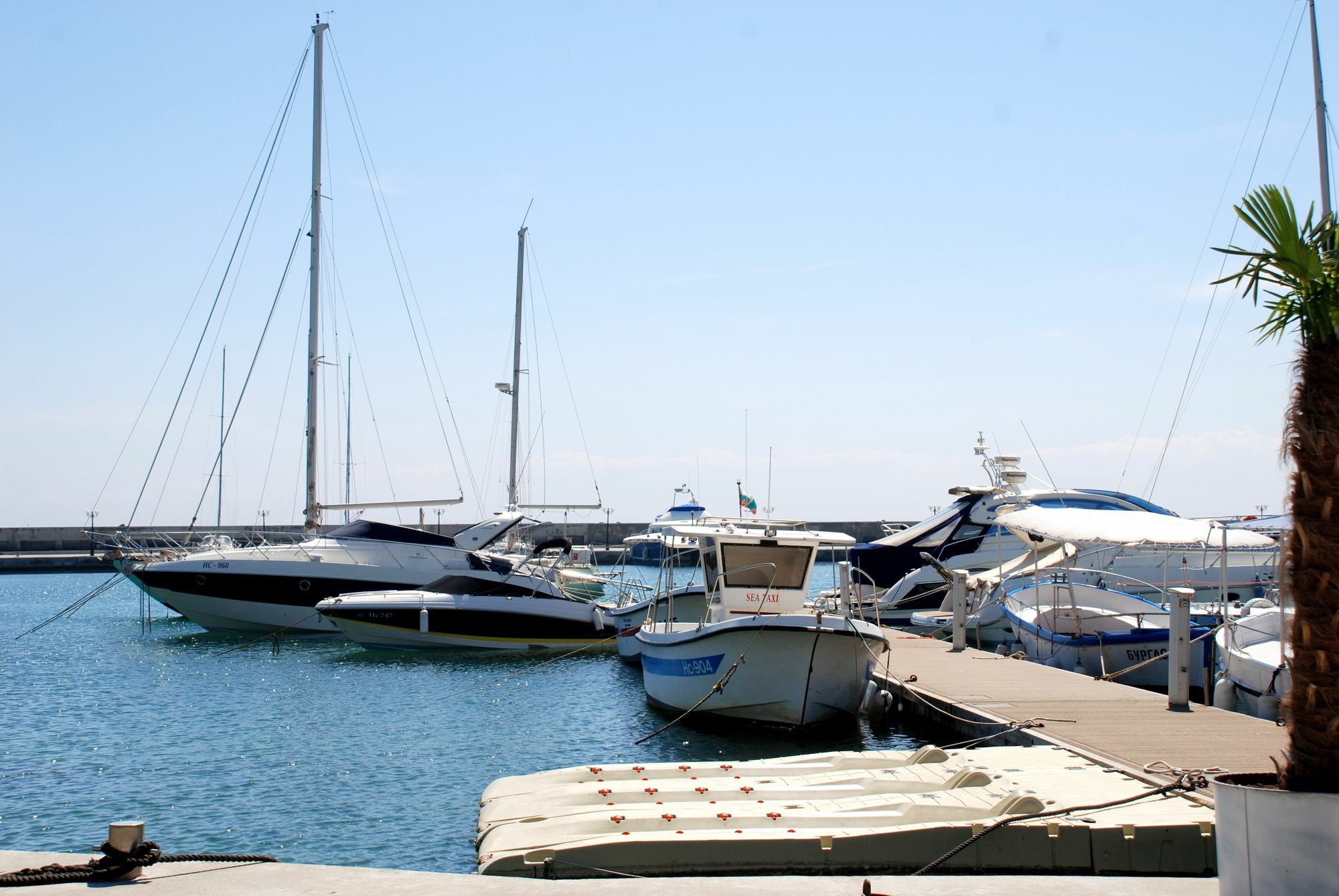Baratero Vlas Marina Apartment Sveti Vlas Exterior foto